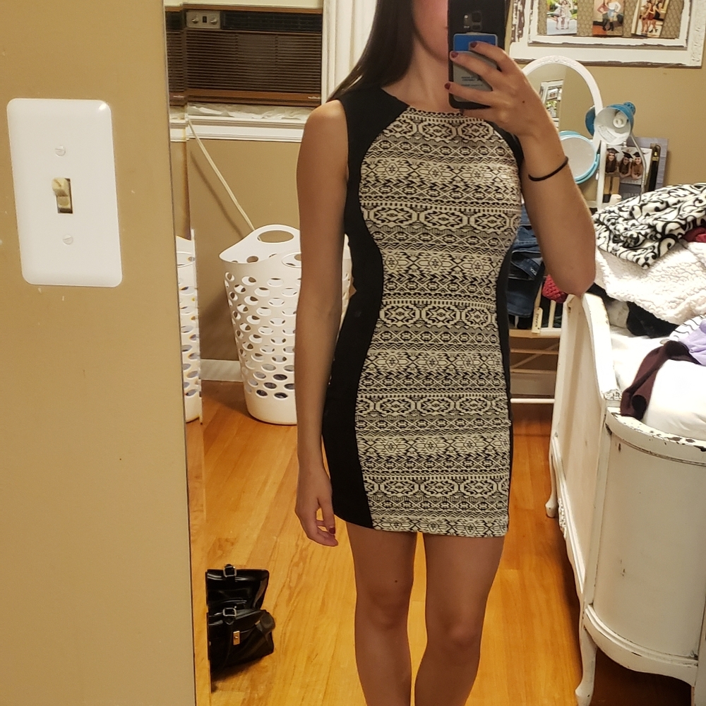 🎁H&M Black and White Dress